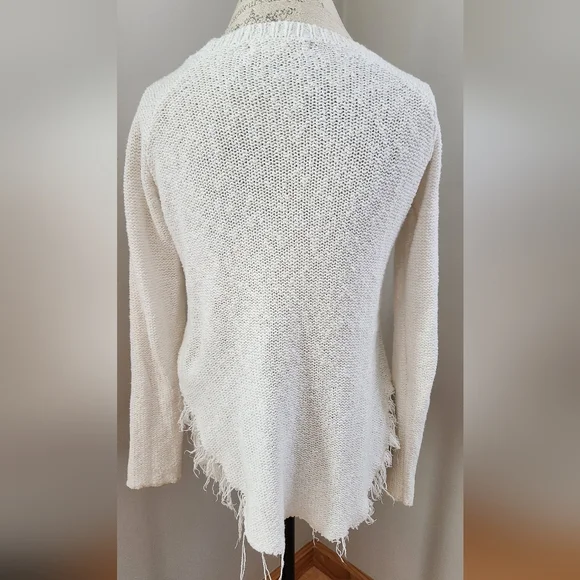 KAISELY women's white distressed hem sweater in S - Picture 3 of 7